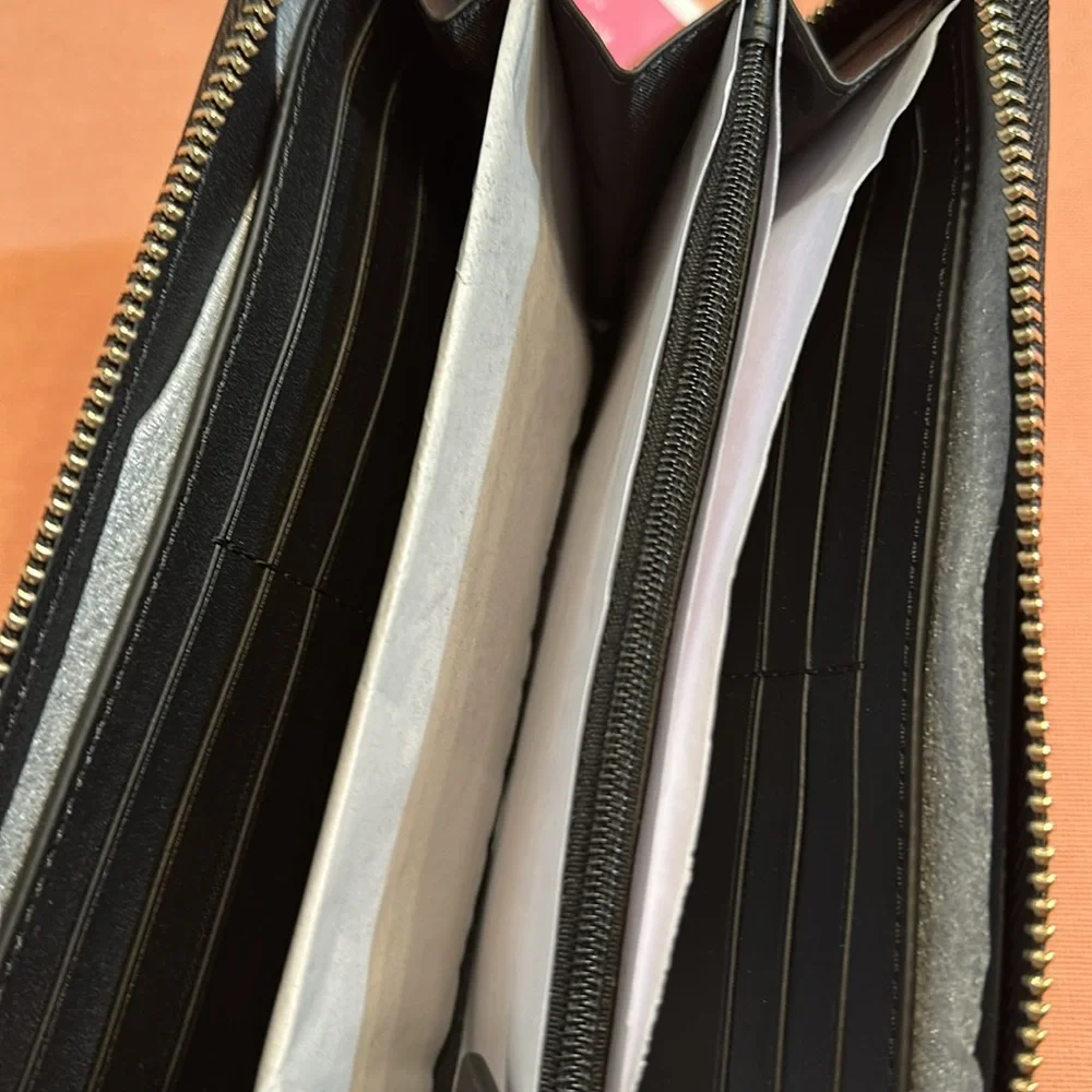 New Kate Spade ♠️ Leather Wallet. Black.